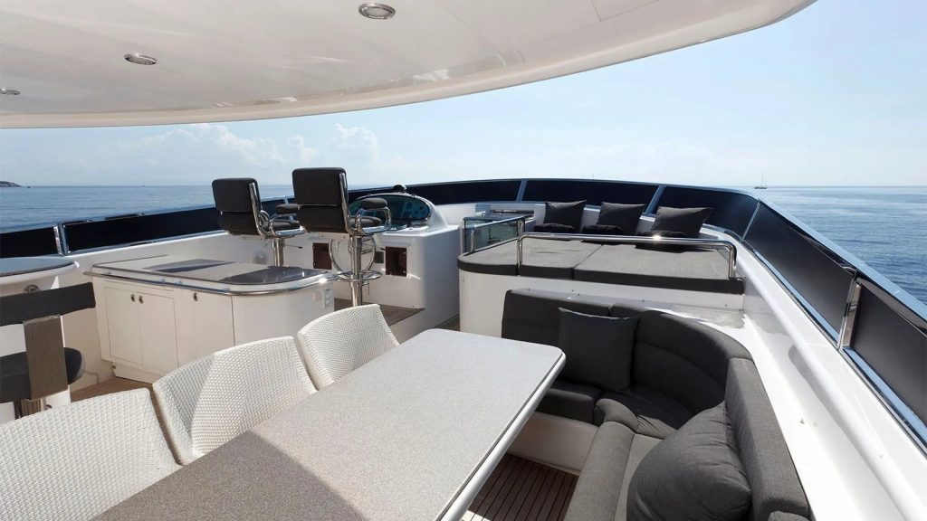 conte alberti yacht charter flybridge