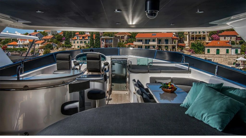 conte alberti yacht charter flybridge view