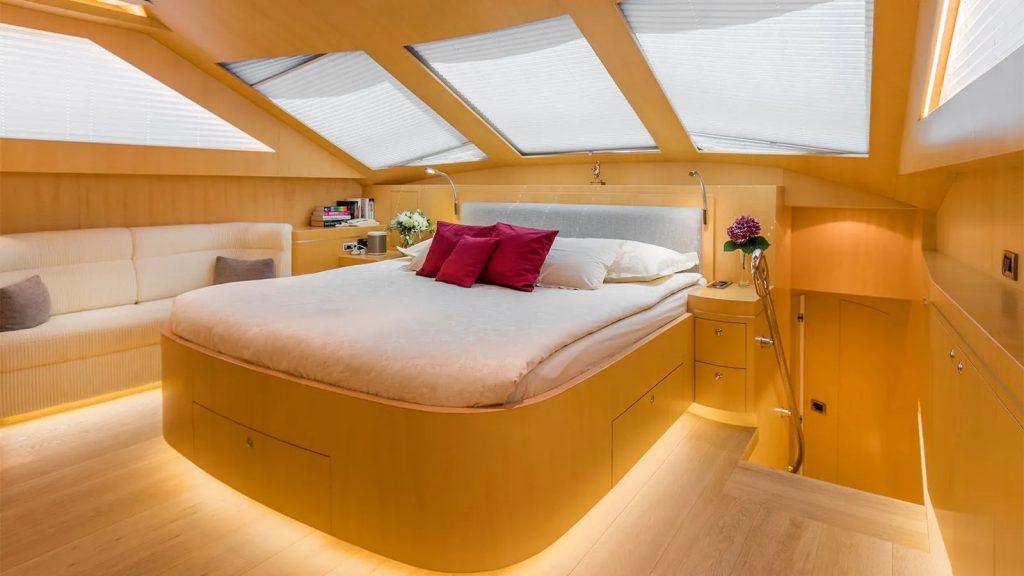 conte alberti yacht charter master suite