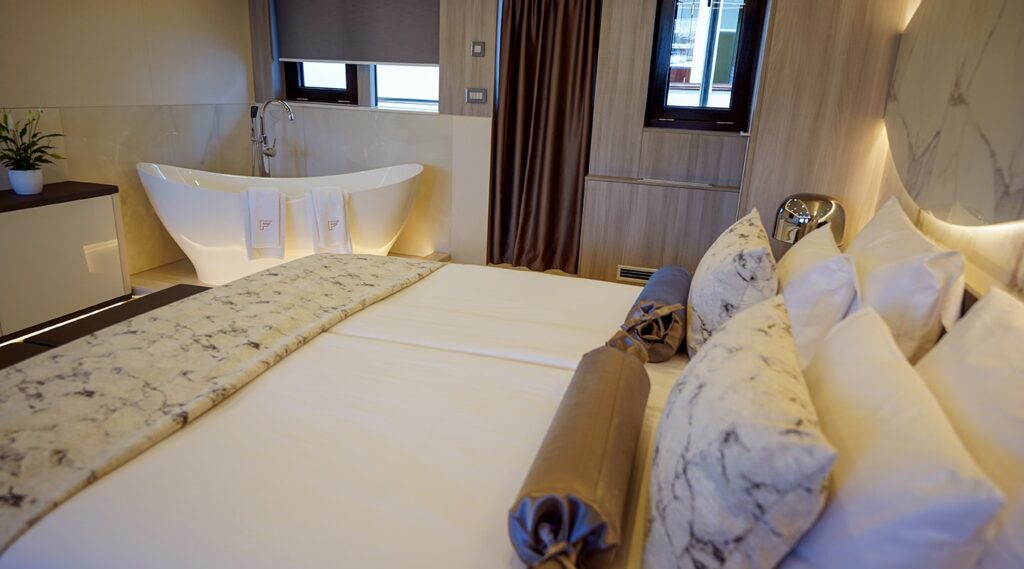 double bed & a bathtub in a yacht cabin