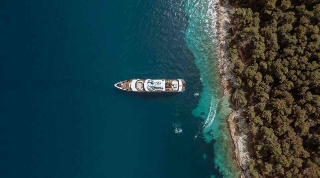 full view of the freedom yacht from the above