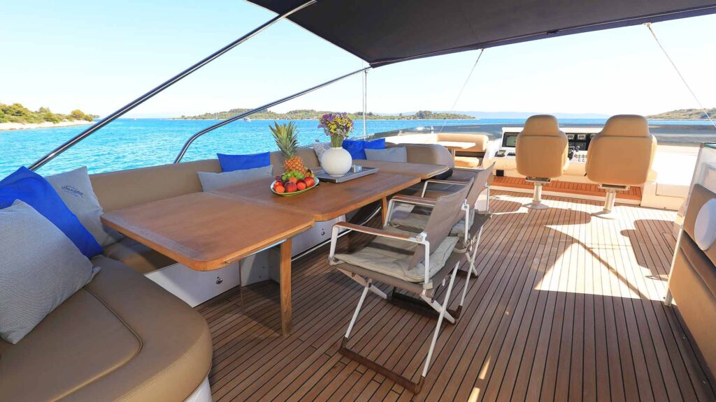 al fresco dining table on the insieme yacht flybridge