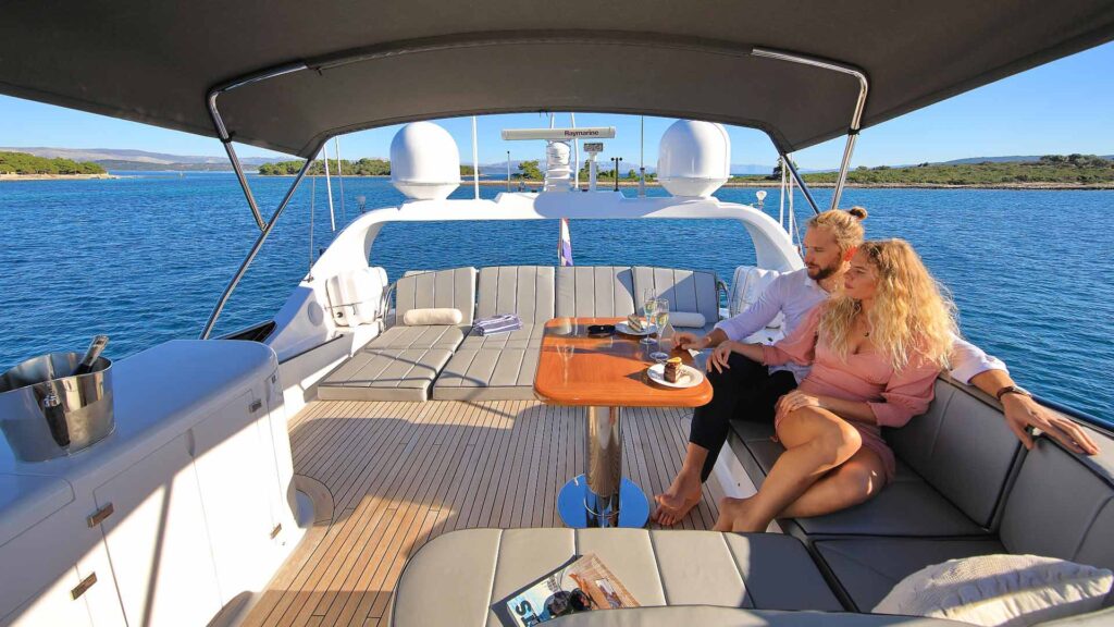 hope i yacht charter flybridge