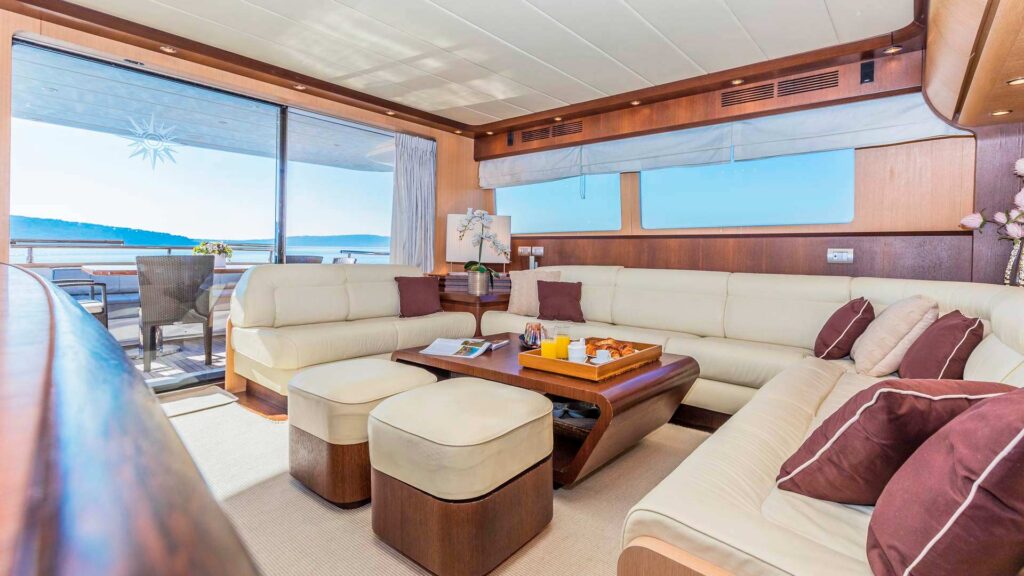 hope i yacht charter main salon