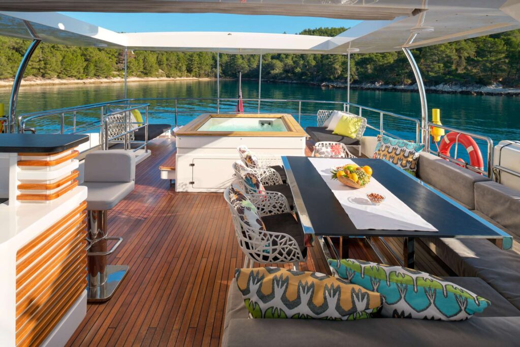 ocean drive yacht charter flybridge area