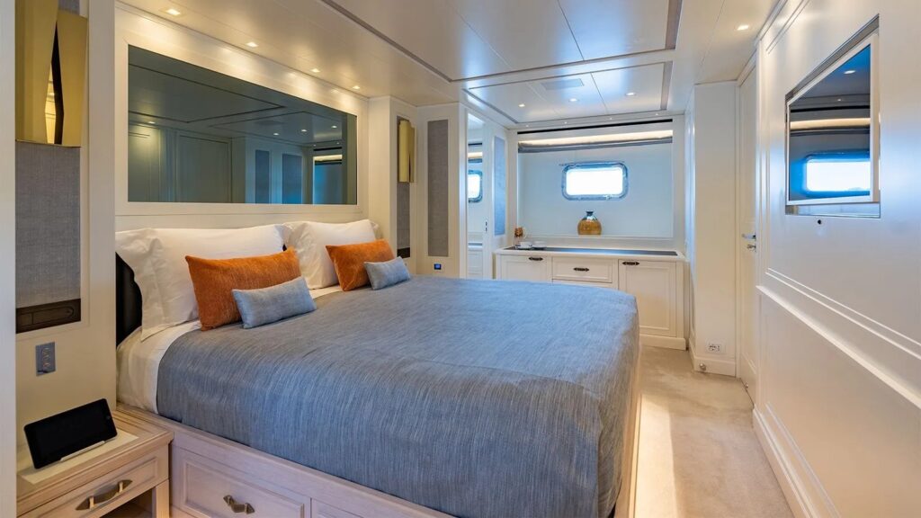 valentina ii yacht charter master view