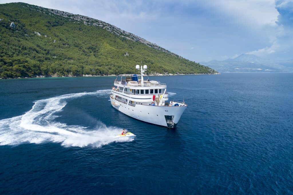 donna del mare yacht charter cruising with jet ski