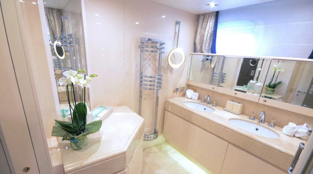 ladyship yacht charter vip en suite