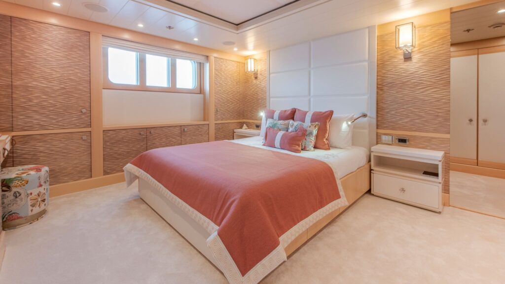 spirit yacht charter double cabin mid