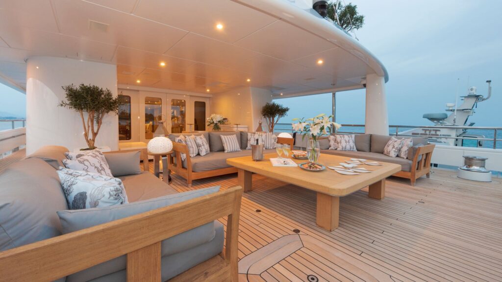 spirit yacht charter main deck aft