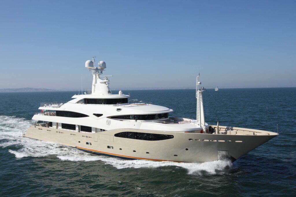 starboard side view of light holic yacht