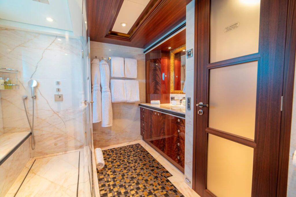 trident yacht charter en suite