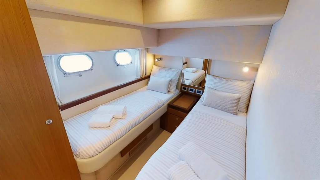 amy yacht charter twin cabin